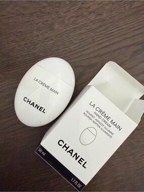 CHANEL La Crème Main Hand Cream - White